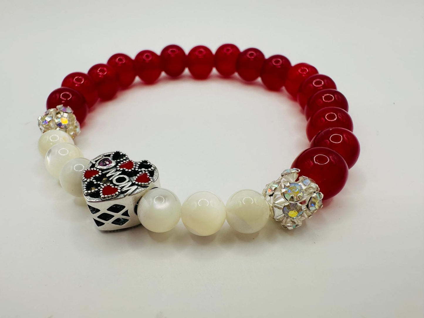 š Honor Mom with Our Exquisite Handmade Bracelet! š