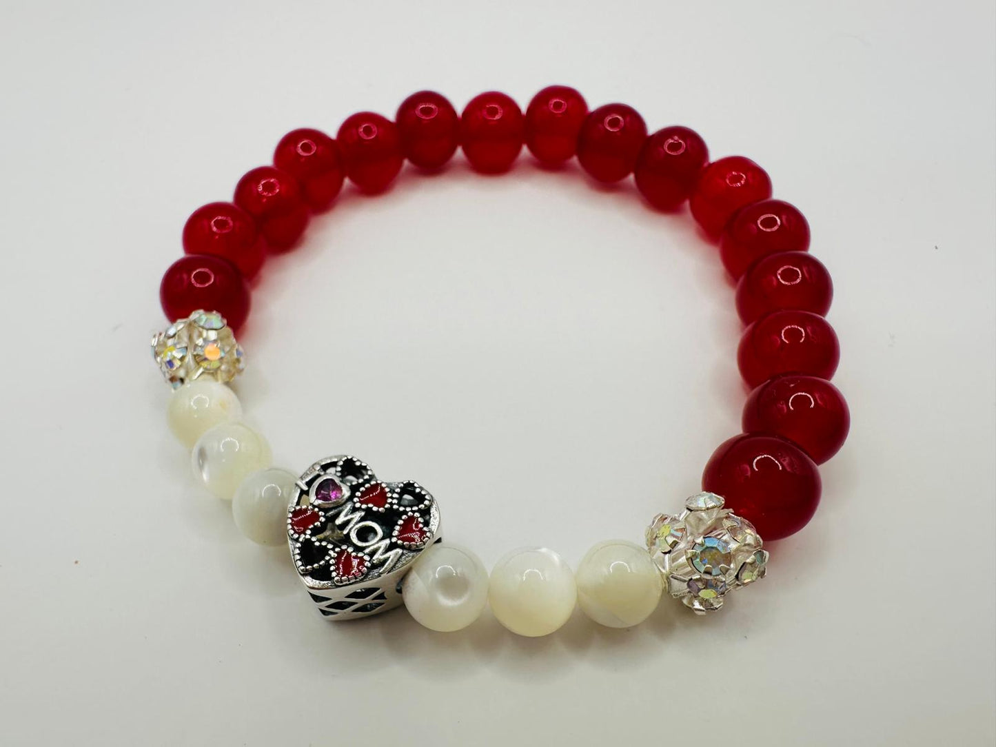 š Honor Mom with Our Exquisite Handmade Bracelet! š